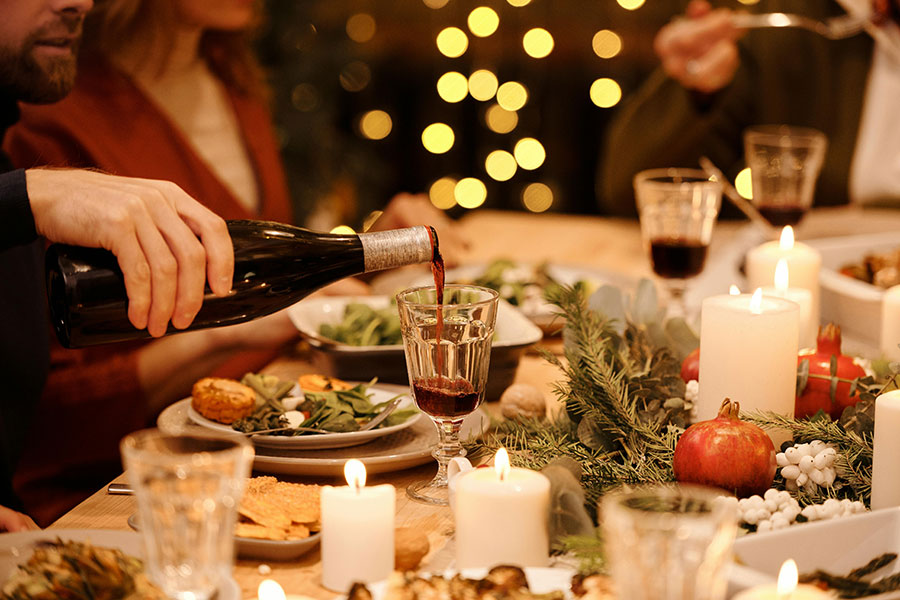 🎄 Hosting a Festive Dinner: Menu Ideas and Table Decor