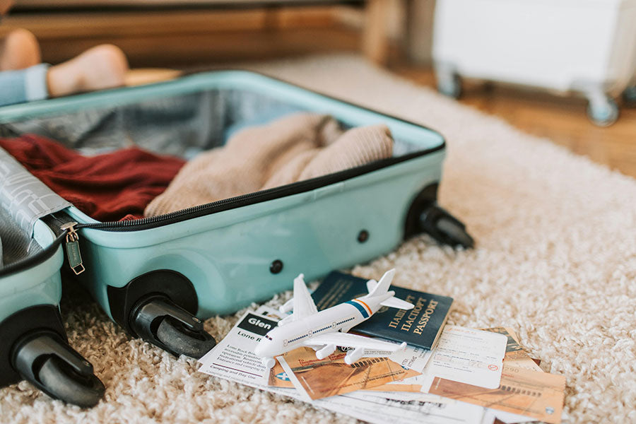 ✈️ Holiday Travel Must-Haves: Packing Tips and Essentials