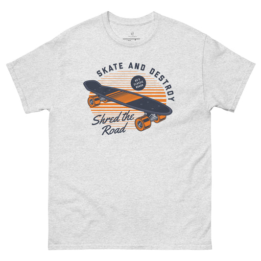 Klassisches T-Shirt für jeden Tag – Shred the Road