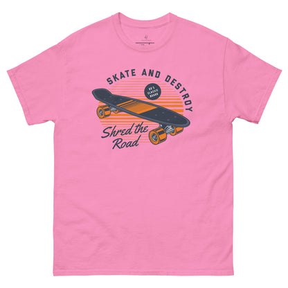 Klassisches T-Shirt für jeden Tag – Shred the Road