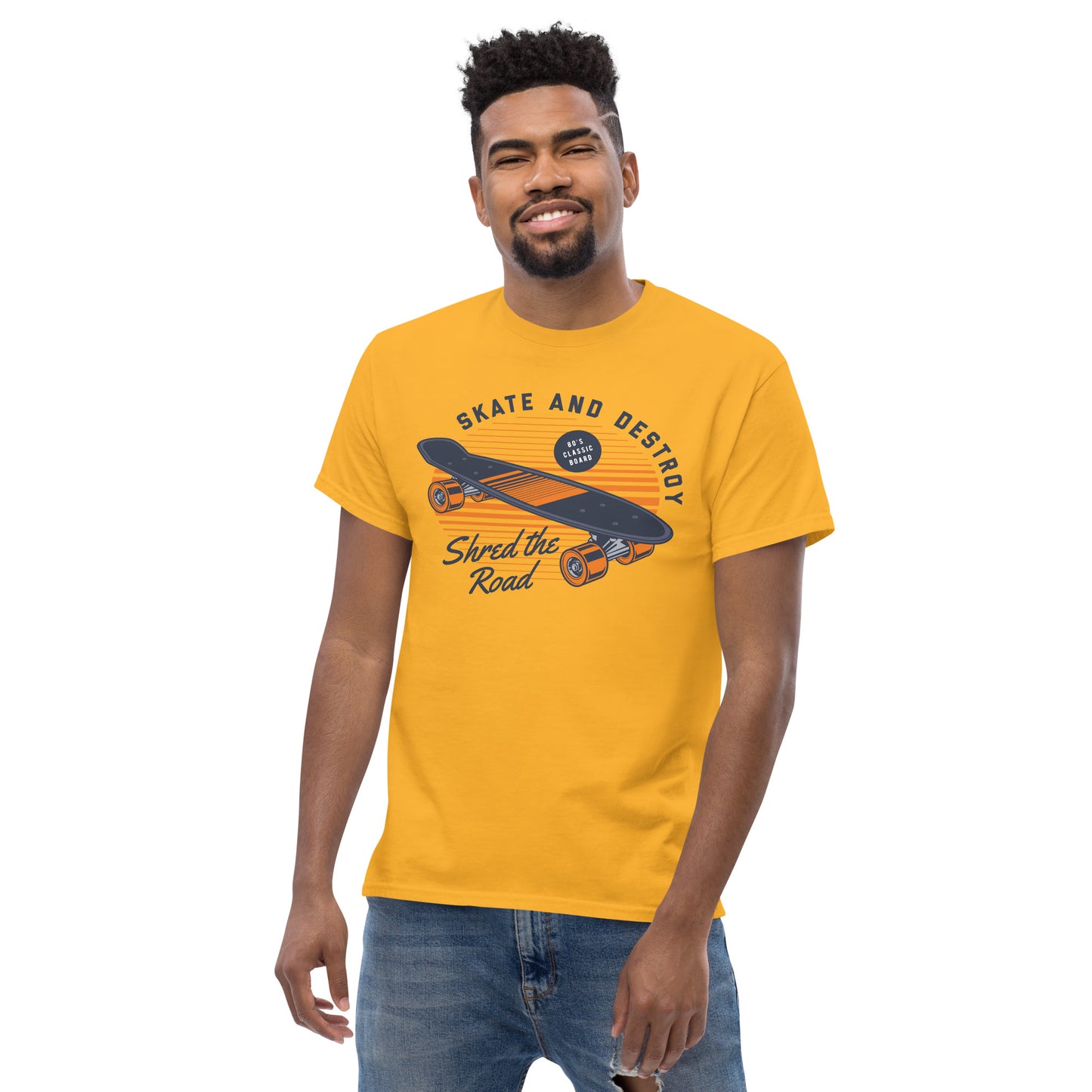 Klassisches T-Shirt für jeden Tag – Shred the Road