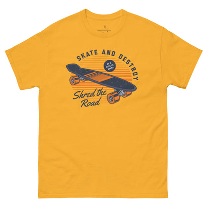 Klassisches T-Shirt für jeden Tag – Shred the Road