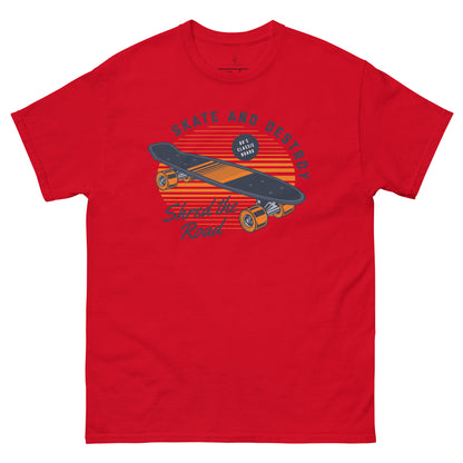 Klassisches T-Shirt für jeden Tag – Shred the Road