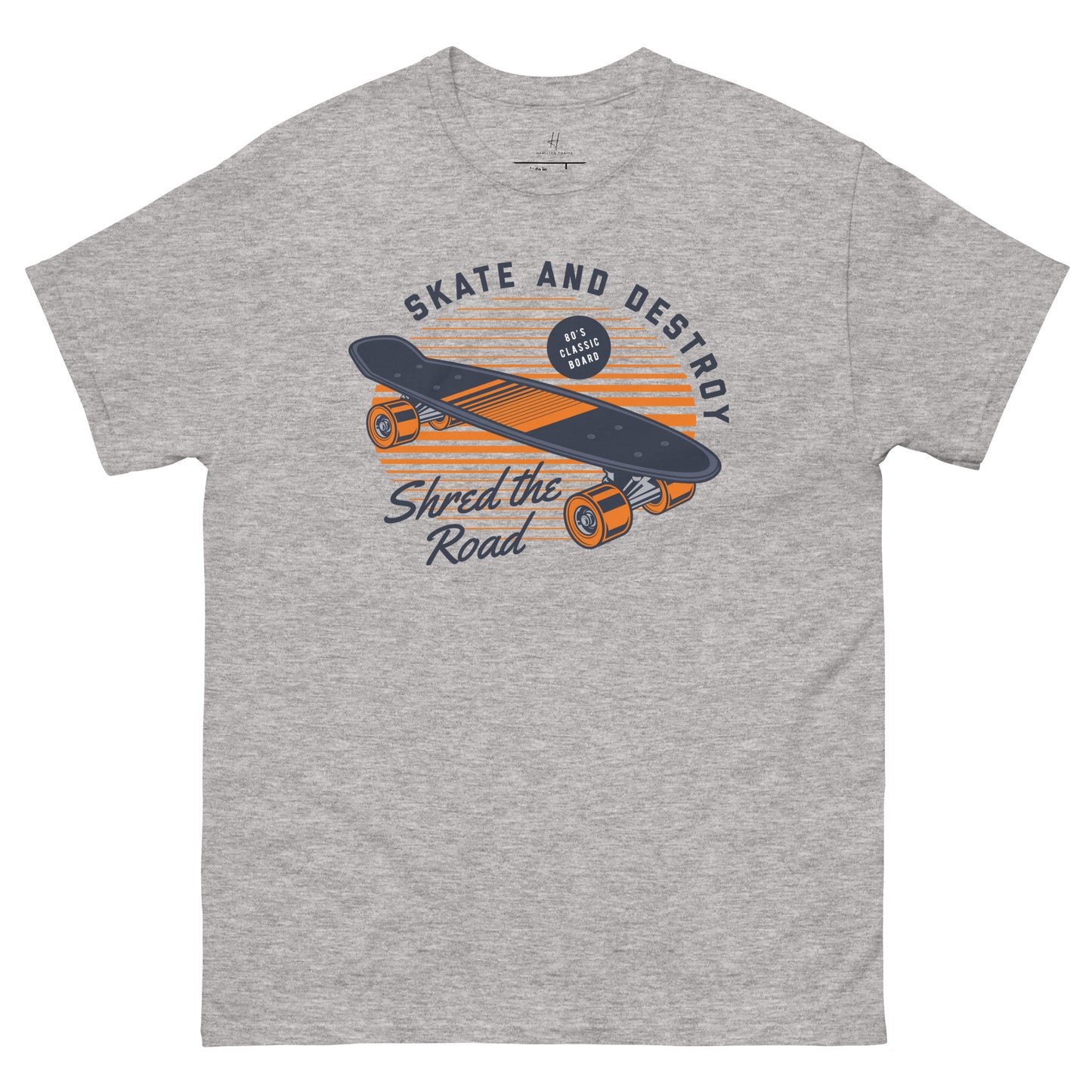 Klassisches T-Shirt für jeden Tag – Shred the Road